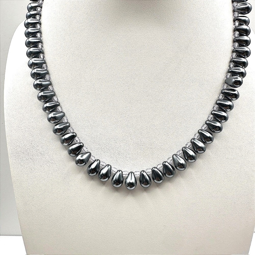 Vintage 80s 90s Elegant Silver Tone Teardrop Pearl-Style Beaded Necklace Jewelry